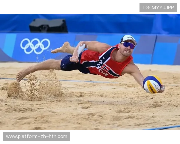 沙滩排球飞身救球奇迹般起球